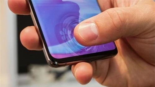 Galaxy S10/10+ có thể sạc nhanh không dây cho smartphone khác