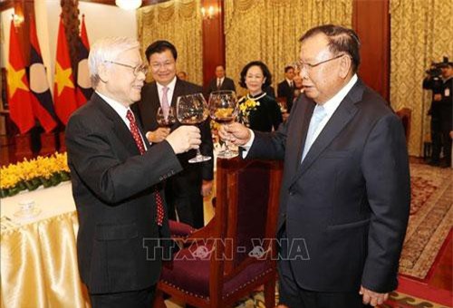 Mãi mãi giữ gìn, vun đắp mối quan hệ đặc biệt Việt - Lào