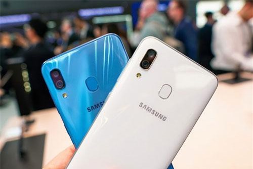 Cận cảnh Samsung Galaxy A30: Camera kép, pin ‘khủng’