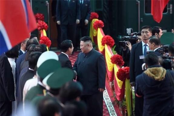 Clip: Việt Nam nồng nhiệt chào đón Chủ tịch Triều Tiên Kim Jong-un tại ga Đồng Đăng