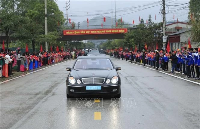 Đoàn xe tháp tùng Chủ tịch Kim Jong-un rời Lạng Sơn (Ảnh:TTX)