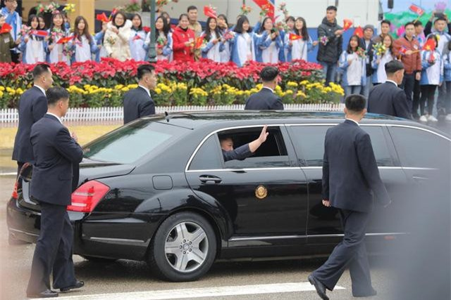 8 giờ 23 phút, Chủ tịch Triều Tiên Kim Jong-un đã xuống ga Đồng Đăng 