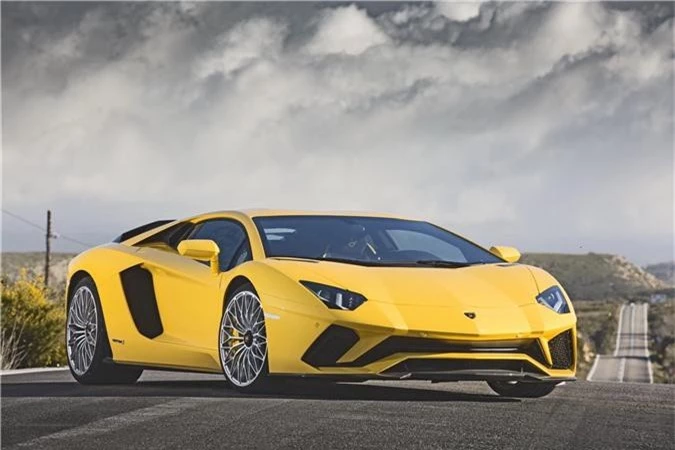 Lamborghini Aventador là siêu xe được tìm kiếm nhiều nhất trên Google tại Việt Nam. Siêu xe Audi R8 là cái tên được săn lùng hàng đầu trên Google ở 95 trên tổng số 169 quốc gia, vượt qua cả những cái tên đình đám của Bugatti và Lamborghini. Riêng tại Việt Nam, Lamborghini Aventador mới là siêu xe được tìm kiếm nhiều nhất. (CHI TIẾT)