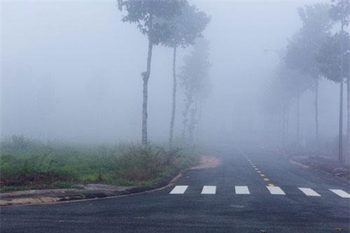 Gió Đông - Đông Nam đưa ẩm vào gây sương mù ở Bắc miền Trung