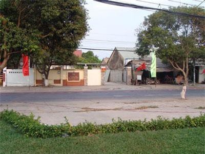 Khởi tố bị can trong vụ dắt con đi dạo bị đâm chết