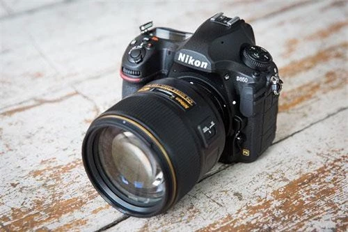 =3. Nikon D850 (100 điểm).