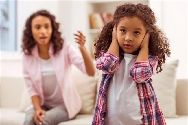 5 cách đơn giản hiệu quả giúp cha mẹ kiểm soát những hành vi “xấu xí” của trẻ dễ như trở bàn tay - Ảnh 2.