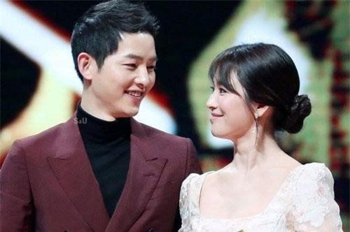 Xôn xao tâm thư Song Joong Ki lên tiếng trấn an người hâm mộ sau thông tin ly hôn: "Vợ chồng tôi vẫn đang hạnh phúc"