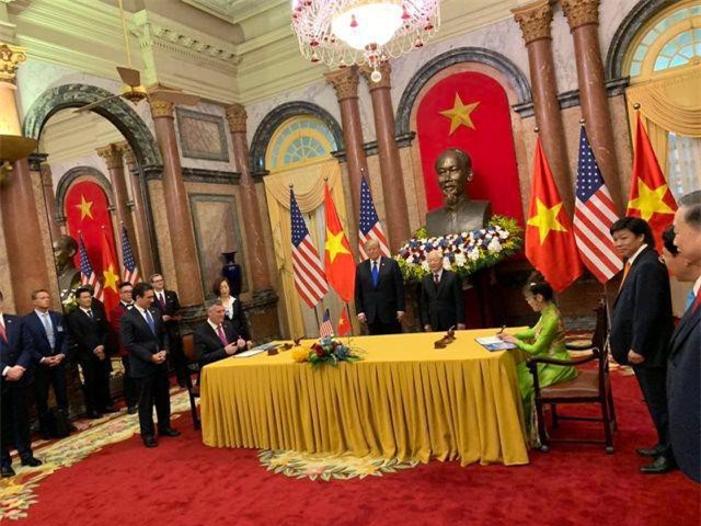 Vietjet ký hợp đồng mua 100 máy bay với Boeing và bảo dưỡng động cơ trị giá 18 tỷ USD với Tập đoàn General Electric