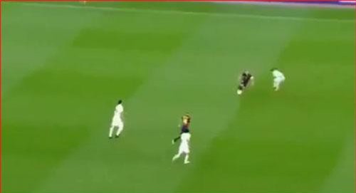 CLIP: Những pha xử lý bóng đẳng cấp của Iniesta