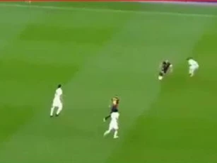 CLIP: Những pha xử lý bóng đẳng cấp của Iniesta