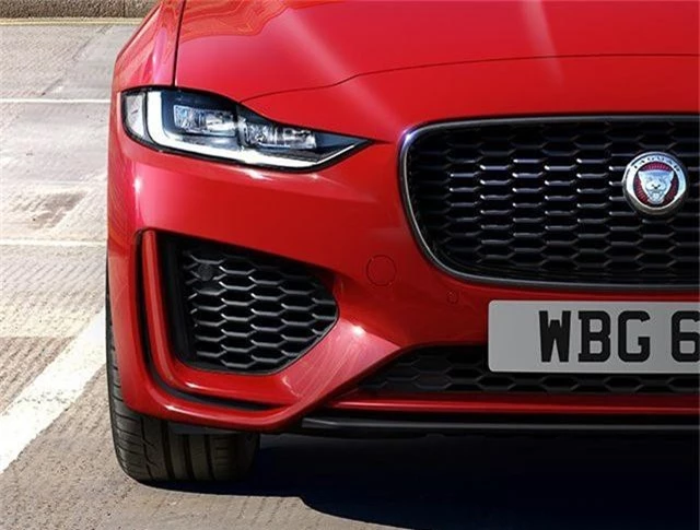 Hơn 1 tỉ ở Anh, Jaguar XE mới về Việt Nam sẽ có giá bao nhiêu? - 2