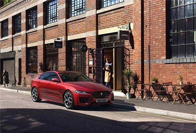 Hơn 1 tỉ ở Anh, Jaguar XE mới về Việt Nam sẽ có giá bao nhiêu? - 5
