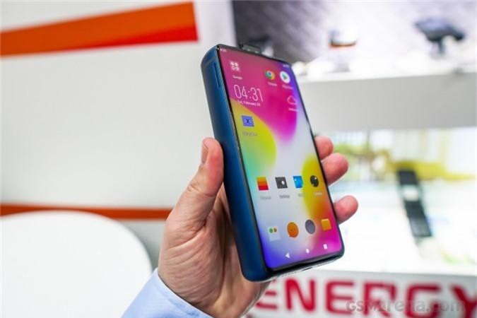 Smartphone cục gạch có pin gấp gần 7 lần iPhone XS