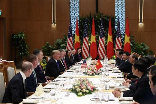 Tổng thống Trump được thiết đãi chả cá, nem cuốn trong bữa trưa với Thủ tướng Nguyễn Xuân Phúc - 1