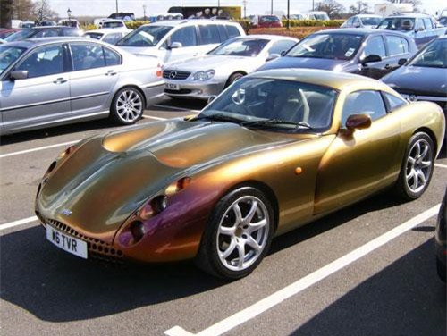 Những mẫu ôtô cũ có giá bán đắt thêm bội phần nhờ màu sơn độc đáo