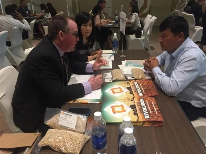 Các doanh nghiệp Việt Nam-Canada trao đổi tại hội thảo 