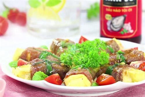 Clip: Bò cuộn phô mai nướng thơm 'nức mũi'