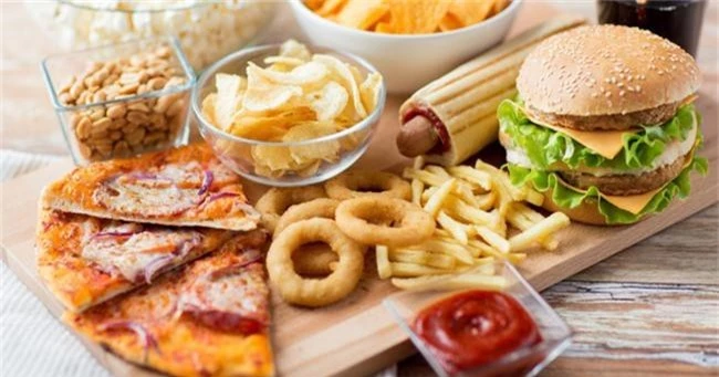 6 loại thực phẩm nên cắt bỏ khỏi chế độ ăn nếu không muốn gây hại cho sức khỏe - Ảnh 1.