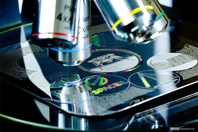 Gửi đĩa lưu thông tin về văn minh loài người lên mặt trăng