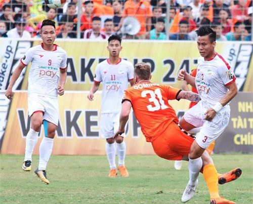 Ngọc Hải vào bóng, ngoại binh Đà Nẵng gãy xương sườn