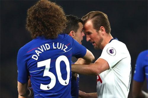 Harry Kane dùng 'thiết đầu công' với hậu vệ Chelsea, có thể lỡ trận Arsenal