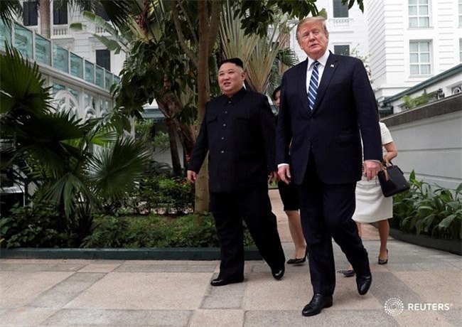 Hai nhà lãnh đạo Mỹ - Triều: Cuộc trò chuyện bên bể bơi phải hủy bỏ vì thời tiết