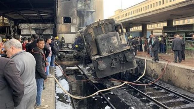 Hiện trường vụ cháy nhà ga trung tâm thủ đô Cairo, Ai Cập ngày 27/2/2019. (Ảnh: BBC/TTXVN)