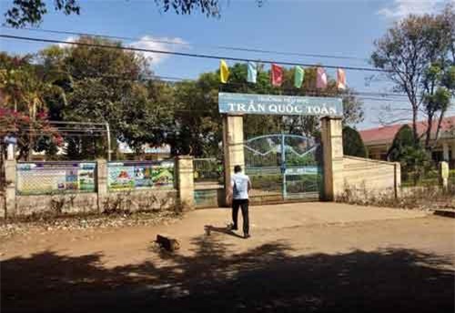 Sự thật về học sinh lớp 6 đọc còn phải đánh vần