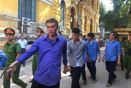 TP.HCM: Truy nã “ông trùm” sản xuất, tiêu thụ dầu nhớt giả