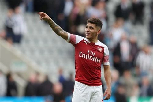 Tiền vệ trung tâm: Lucas Torreira (Arsenal).