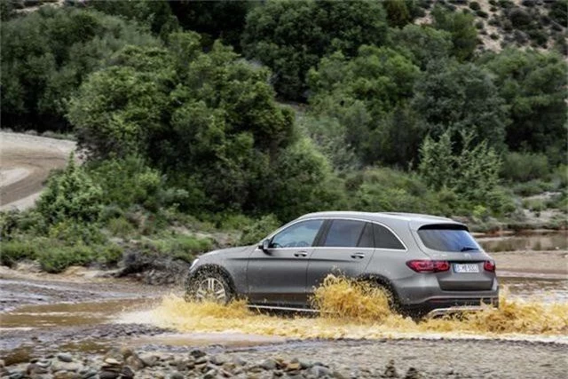 Mercedes-Benz giới thiệu GLC phiên bản mới - 11