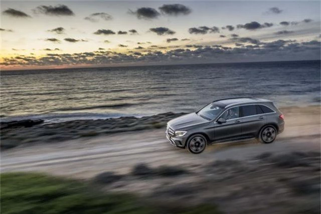Mercedes-Benz giới thiệu GLC phiên bản mới - 4