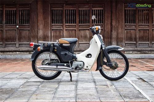 Cận cảnh Honda Super Cub C70 “Dame” nguyên bản tại Hà Nội