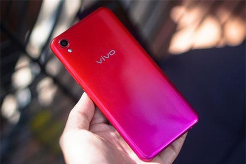 Trên tay smartphone siêu rẻ, pin ‘trâu’ sắp lên kệ ở Việt Nam