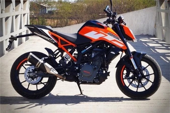 Cận cảnh naked bike 249cc, phanh ABS, giá 63,5 triệu đồng. KTM Duke 250 ABS 2019 sở hữu thiết kế và trang bị mới. Mẫu naked bike này được trang bị động cơ 249cc, phanh ABS nhưng giá bán chỉ 63,5 triệu đồng (CHI TIẾT)