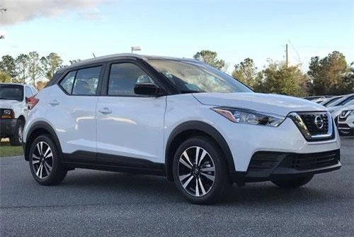 1. Nissan Kicks 2019 (giá khởi điểm: 18.540 USD).