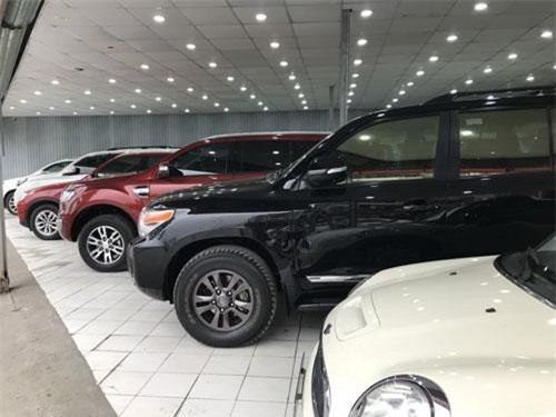 Th&#x1ECB; tr&#x1B0;&#x1EDD;ng &#xF4;t&#xF4; c&#x169;: Xe &#x27;c&#x1ECF;&#x27; b&#xE1;n cha&#x1EF5;, xe sang &#x1EBF; &#x1EA9;m