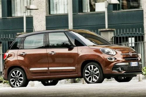 7. Fiat 500L 2019 (giá khởi điểm: 21.910 USD).