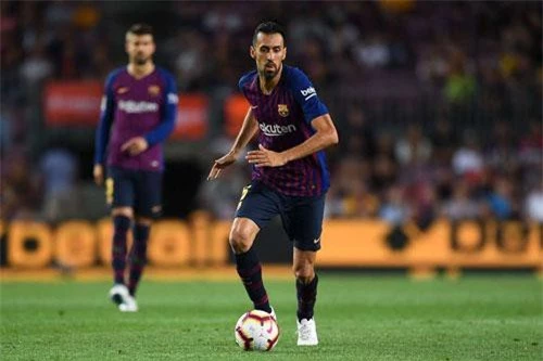 Tiền vệ: Sergio Busquets (Barcelona).