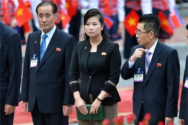 Những phụ nữ quyền lực tháp tùng Chủ tịch Triều Tiên tới Việt Nam là ai? - 7