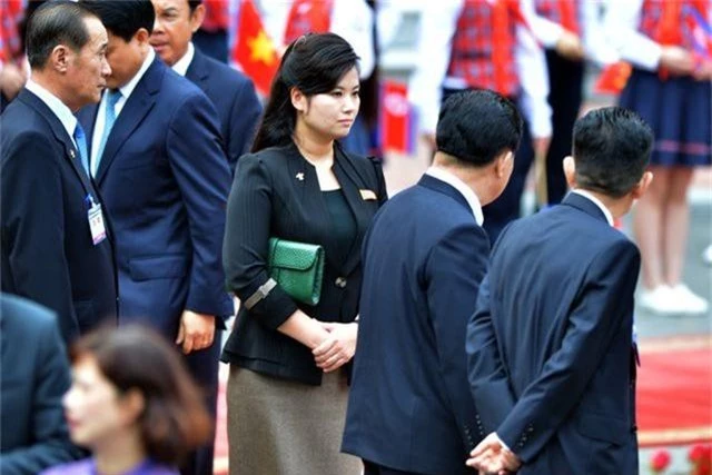 Những phụ nữ quyền lực tháp tùng Chủ tịch Triều Tiên tới Việt Nam là ai? - 9