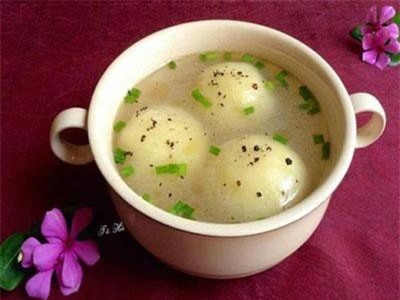 CLIP: Hướng dẫn cách làm súp khoai tây viên nhân thịt