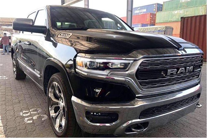 Cận cảnh xe bán tải Ram 1500 Limited giá 4,5 tỷ tại Sài Gòn