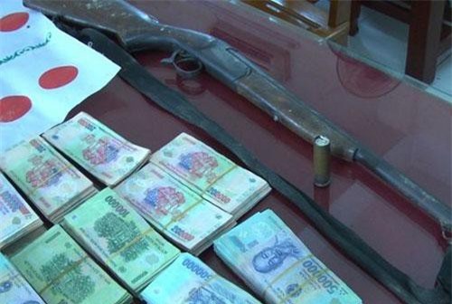 Thanh Hóa: Bắt 36 con bạc, thu hơn 1 tỷ đồng và khẩu súng đã lên đạn