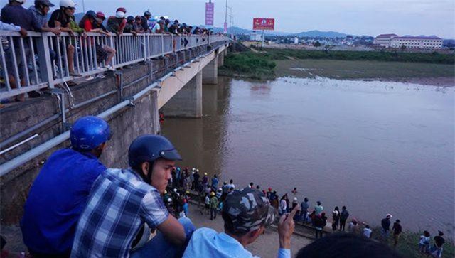 Kon Tum: Đi tắm sông, hai em  11 tuổi bị mất tích trên dòng Đăk Bla