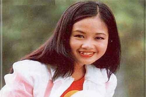 Hồng Nhung từ thiếu nữ răng khểnh đến 'người đàn bà không tuổi'