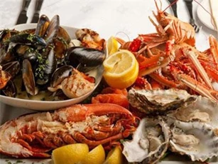 CLIP: Bỏ ngay những thói quen này khi ăn hải sản nếu không muốn mang bệnh vào người