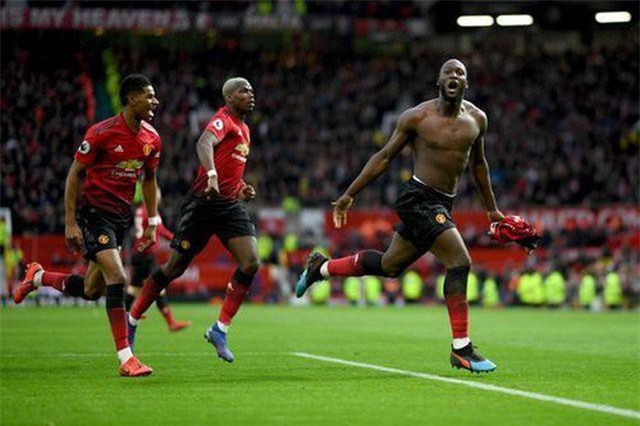 Lukaku lập cú đúp, M.U ngược dòng 'nghẹt thở' trước Southampton