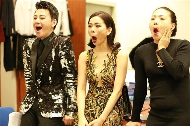 Lệ Quyên khiến mọi người cười thả phanh khi làm điều này với Phan Anh - Ảnh 3. Lệ Quyên khiến mọi người cười thả phanh khi làm điều này với Phan Anh - Ảnh 3.